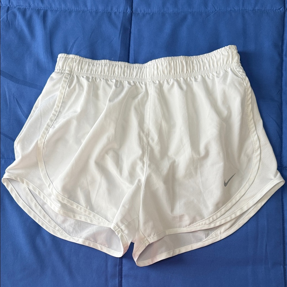 Nike Women's Tempo White Shorts 3” Inseam Sz Small! - Picture 3 of 8